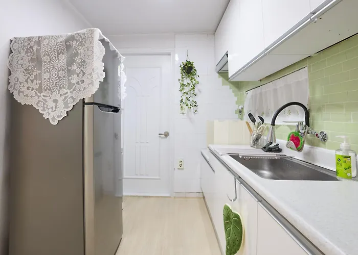 New Sinchon 5min, 3room, Near Hongdae,ddp, Seongsu 20min, Free Wifi,ott Hotel