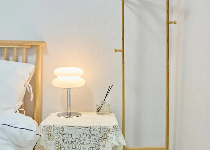 New Sinchon 5min, 3room, Near Hongdae,ddp, Seongsu 20min, Free Wifi,ott *