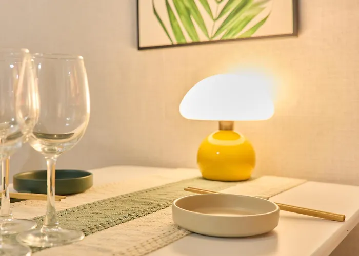 New Sinchon 5min, 3room, Near Hongdae,ddp, Seongsu 20min, Free Wifi,ott