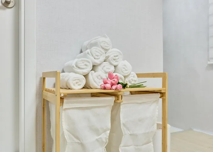 Hotel New Sinchon 5min, 3room, Near Hongdae,ddp, Seongsu 20min, Free Wifi,ott *