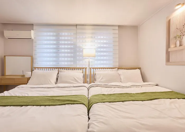 New Sinchon 5min, 3room, Near Hongdae,ddp, Seongsu 20min, Free Wifi,ott *