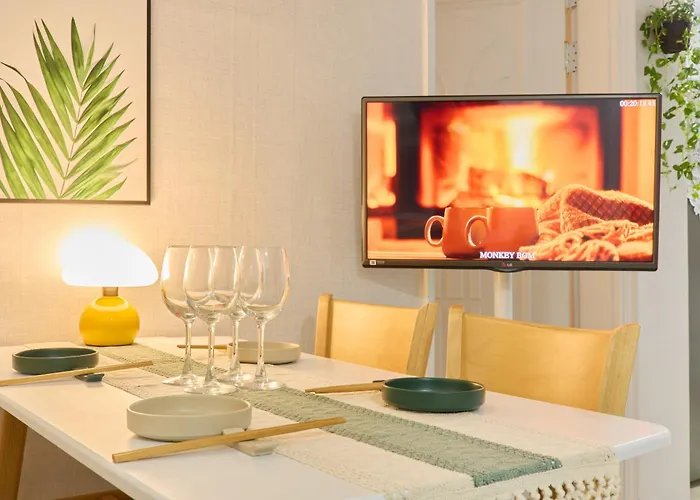 Hotel New Sinchon 5min, 3room, Near Hongdae,ddp, Seongsu 20min, Free Wifi,ott Séoul