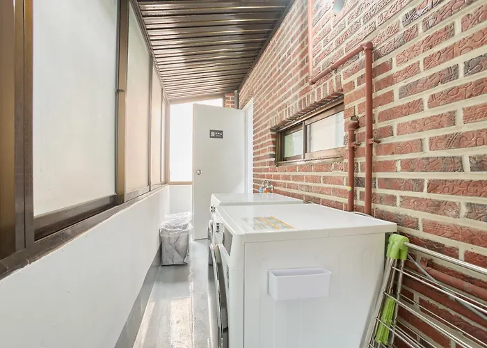New Sinchon 5min, 3room, Near Hongdae,ddp, Seongsu 20min, Free Wifi,ott Hotel *