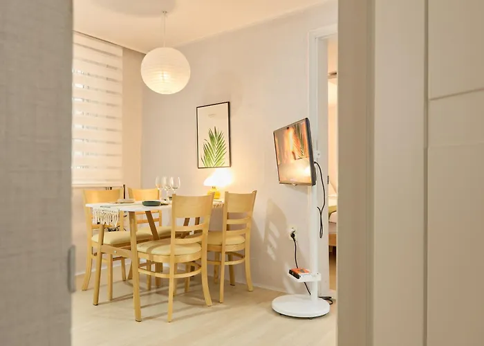 New Sinchon 5min, 3room, Near Hongdae,ddp, Seongsu 20min, Free Wifi,ott *
