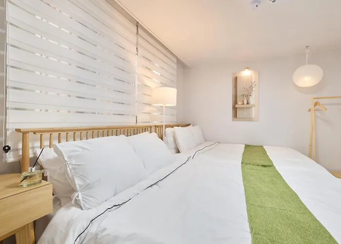 New Sinchon 5min, 3room, Near Hongdae,ddp, Seongsu 20min, Free Wifi,ott Hotel *