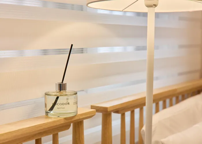 New Sinchon 5min, 3room, Near Hongdae,ddp, Seongsu 20min, Free Wifi,ott