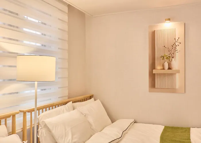 New Sinchon 5min, 3room, Near Hongdae,ddp, Seongsu 20min, Free Wifi,ott Hotel *