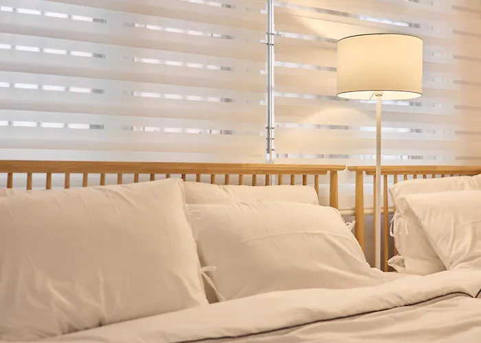 Hotel New Sinchon 5min, 3room, Near Hongdae,ddp, Seongsu 20min, Free Wifi,ott