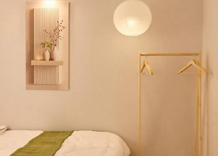 New Sinchon 5min, 3room, Near Hongdae,ddp, Seongsu 20min, Free Wifi,ott Hotel *